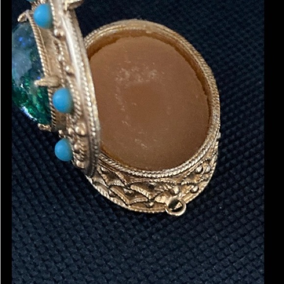 Very Vintage Perfume Locket with Perfume still inside! - Picture 4 of 6